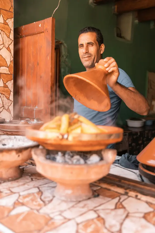 Tangier dining moment from the HiTanger Guide.